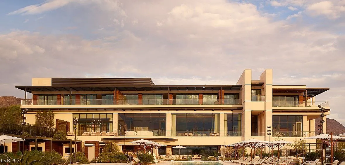 Summit Club House